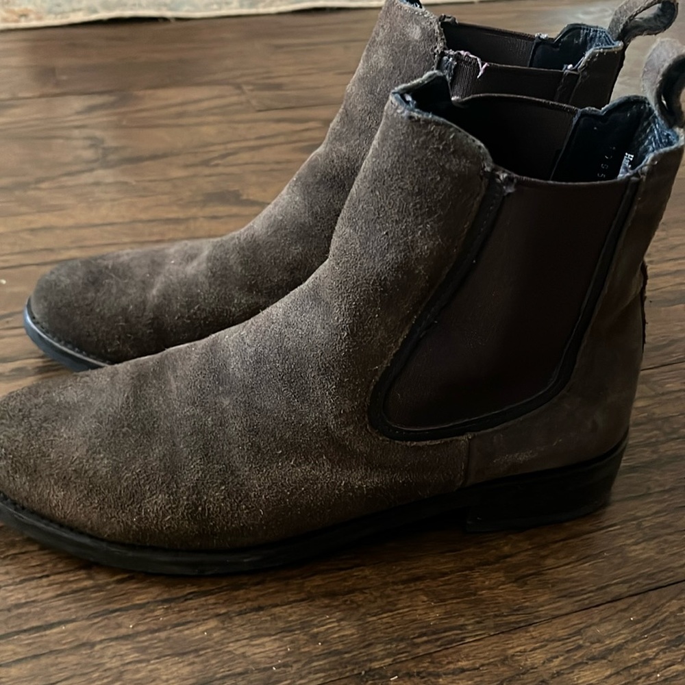 Thursday brand Chelsea boots women’s size 7